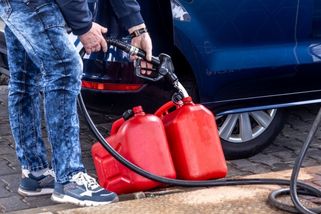 Lukáš Kovanda: Cenový šok u pump. Babiš už nemůže jen přihlížet